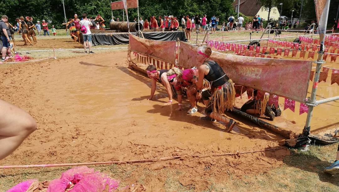 Mein Team kriecht unter den Wimpeln vollgeschlammt hervor!